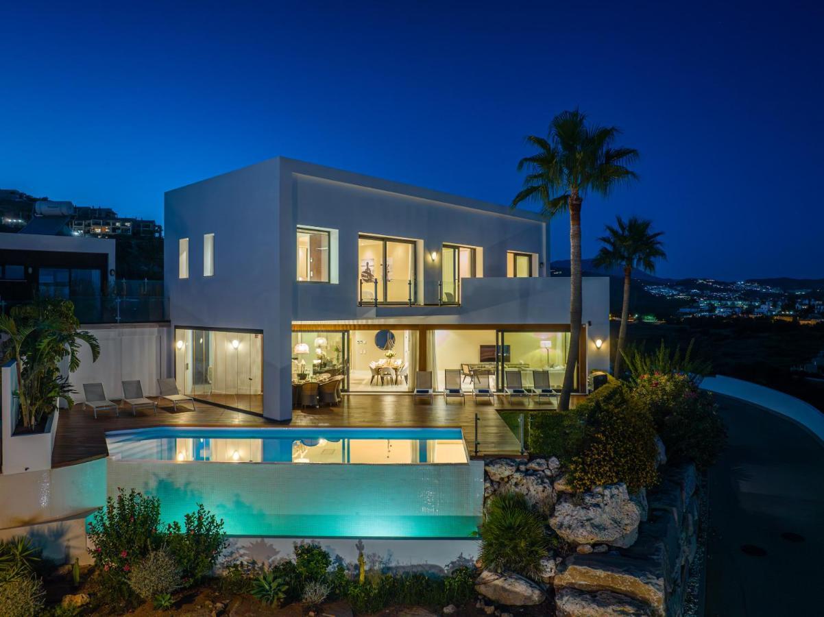 Vacation Marbella I Villa Paraiso The View, Infinity Heated Pool, Sea View, 24-7 Security, Golf Courses Estepona Bagian luar foto